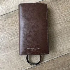 MICHAEL KORS ブラウンキーケース