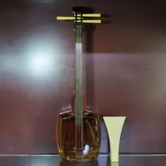 【値下・未開封】サントリー 楽器シリーズ　ウイスキー 三味線型ボトル 【古酒】 サントリーウイスキー 古樽仕上(三味線型ボトル) - メルカリ