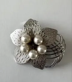 シルバー花デザインブローチ