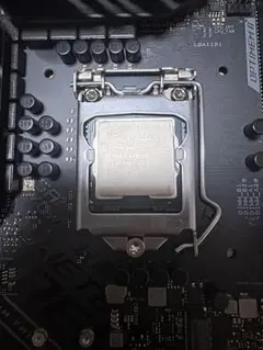 Core i7 9700k + ROG STRIX Z390-F GAMING