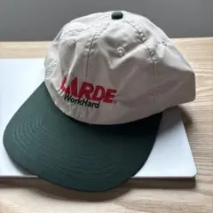 LARDE Workhard キャップ ベージュ/グリーン