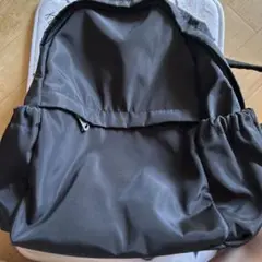 黒いナイロンバックパック