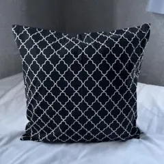 ハンドメイド 黒と白の幾何学模様 クッションカバー 約45cm x 45cm