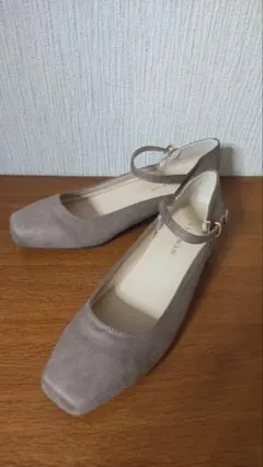 MUMU&Co.■スエード風ストラップパンプス グレー