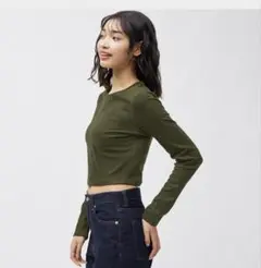 GU 長袖クロップドTシャツ