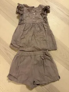 petit mainフリル袖 ベージュ トップスとショートパンツセット 90cm