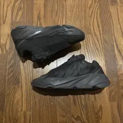 adidas YEEZY Boost 700 MNVN 