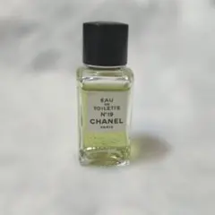 CHANEL シャネル N°19 オードトワレ 19mlのサムネイル