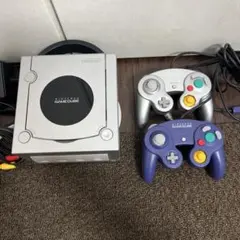 任天堂 ゲームキューブ 本体 シルバー コントローラー2個付き　通電確認済み