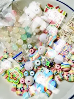 4-29 ハンドメイド　ストラップ キーホルダー アクリルビーズ　パーツ