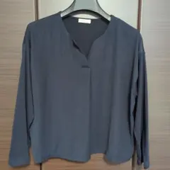 earth music&ecology ネイビー Vネック長袖シャツ