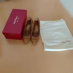 フェラガモ　パンプスのサムネイル