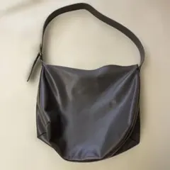 グレー レザー ショルダーバッグ　レディース　斜めがけ
