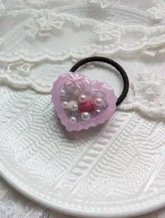 ハート型ピンクヘアゴム【いちご：ホワイト×ピンク】