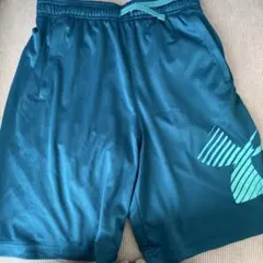 UNDER ARMOURダークグリーンバスパン