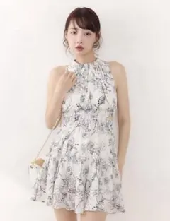 dazzy ワルドジュイ柄ホルターネックハイウエストAラインミニ丈キャバ