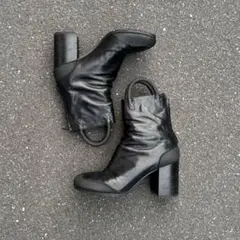 Random identities heal boots 42