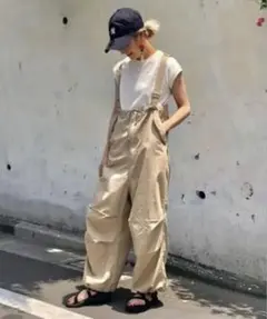 BEAMS BOY USミリタリーカーゴ オリーブグリーンサロペット - メルカリ