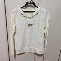 レース　長袖Tシャツ　首元ビジュー付き　新品タグ付き