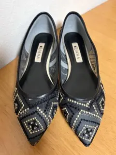 DIANA 刺繍入り　パンプス