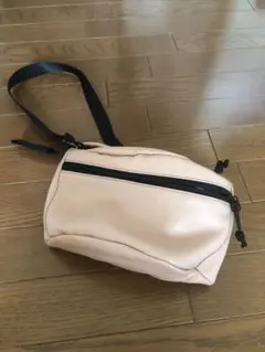 NOMADIS ボディバッグ　ピンク