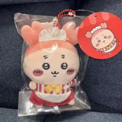 ちいかわレストラン　古本屋　カニちゃん　ホール担当なマスコット