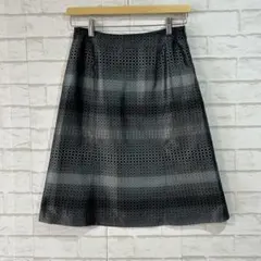 美品 ポールスチュアート フレアスカート（6）グレー シルク混 幾何学柄 ひざ丈のサムネイル