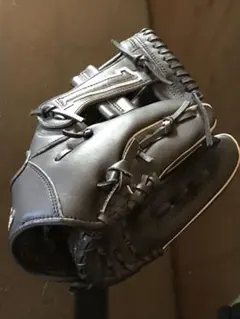 黒い軟式グローブ レザー製