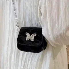 黒の蝶装飾ショルダーバッグ