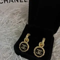 CHANEL シャネル　海外限定品　ヴィンテージ　ゴールドロゴピアス　新品未使用