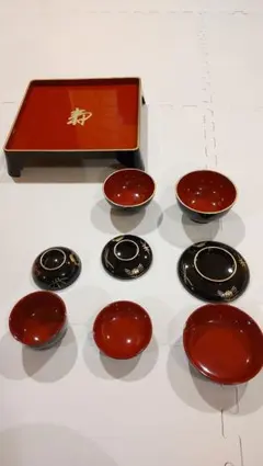 漆器　お食い初めセット 赤と黒の皿と椀