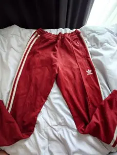 adidas トレーニングパンツ ジャージ レッド
