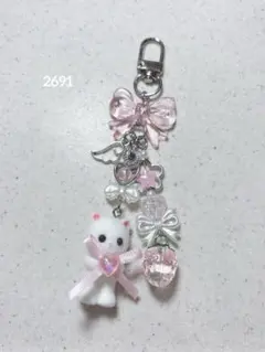 【訳あり】ビーズキーホルダー ピンク 猫 苺 韓国 y2k コレクトブック