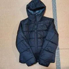 adidas 　ブラック ダウンジャケット フード付き