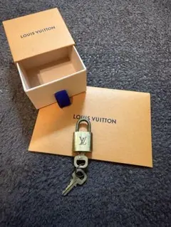 ルイヴィトン　南京錠