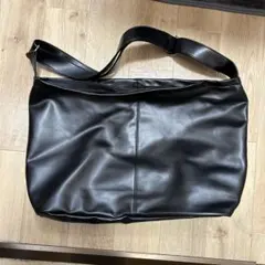 大容量 ショルダーバッグ メンズ ブラック PUレザー A4収納 シンプル