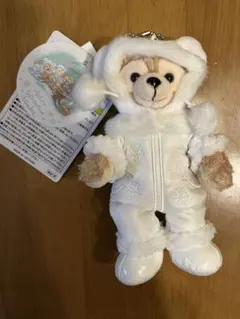 ダッフィー  ホワイトウィンタータイムワンダーズ　ぬいぐるみバッジ