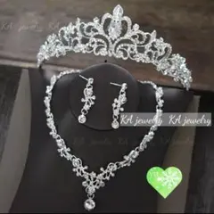 ブライダルアクセサリー3点セット　ティアラ　ネックレス　ピアス