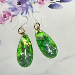 レジン　ピアス　樹脂　樹脂ピアス　大人　上品　可愛い　グリーン　キラキラ　しずく