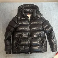 MONCLER ブラック ダウンジャケット フード付き