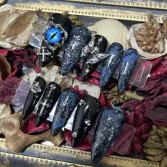 配置自由自在.*・゜ブラック ブルー キラキラ ビジューネイルチップ