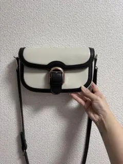 ホワイト ブラック フラップ ショルダーバッグ
