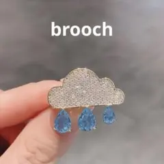 雨雲モチーフ ブローチ 雫 ラインストーン ゴールド かわいい 個性派　キラキラ