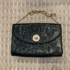 黒いレザークラッチバッグ