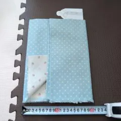 オックス位の厚み　綿麻　リバーシブル　ドット＆苺柄　ブルー　1m