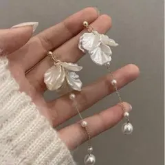 花びらデザイン パールピアス