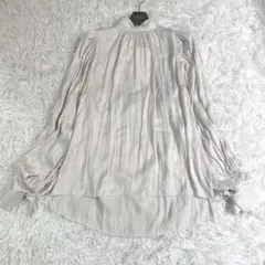 未使用品　スタニングルアー　サテンボウタイシャツ　バックリボン　オフホワイト　S