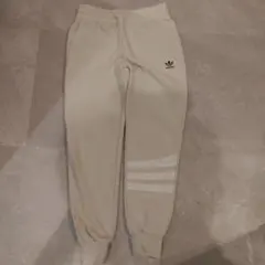 新品未使用　adidas アディダス　ホワイトベージュクリーム　スウェットパンツ