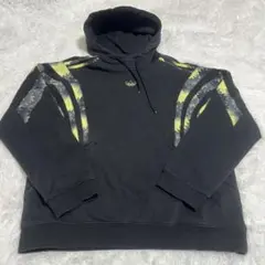 adidas カモフラージュパターン フード付きパーカー