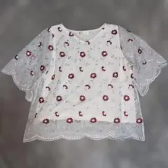 上品な透け感マジェスティックレゴン総チュールお花刺繍フレア袖プルオーバーブラウス